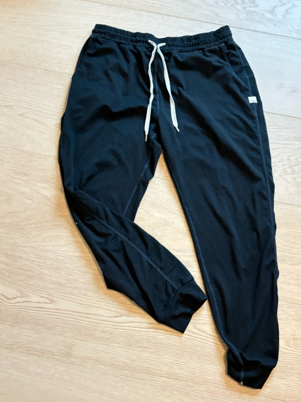 Vuori performance joggers, black, size medium
